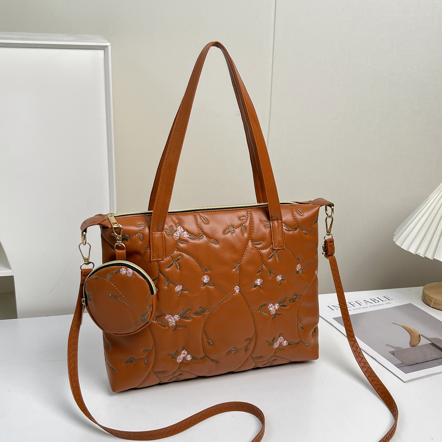 花柄ファッション 刺繍花柄トートバッグ 丸型ポーチ付き