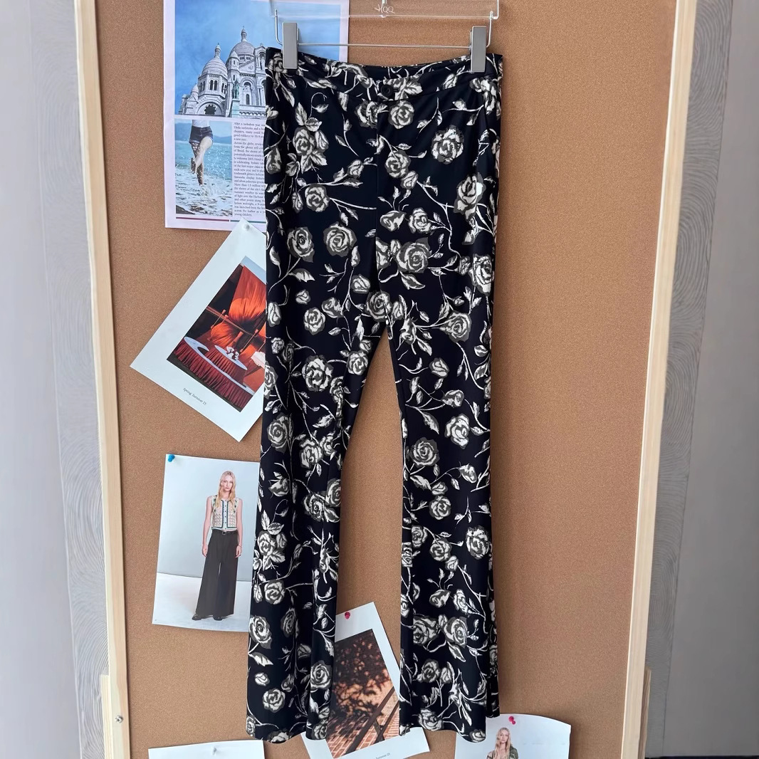 花柄ファッション 薔薇模様の美しい広がりパンツ