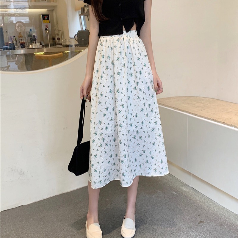 花柄ファッション 優美な小花柄ミディフレアースカート