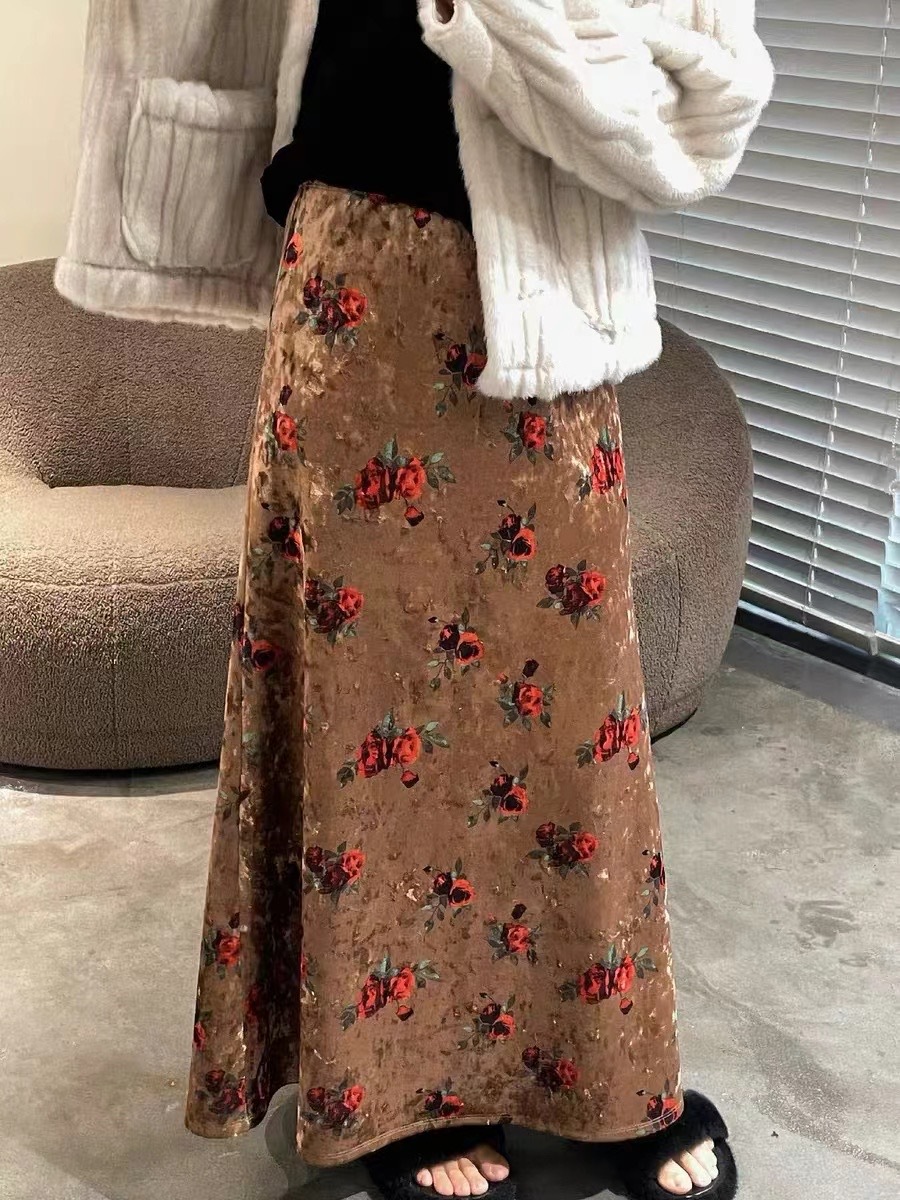花柄ファッション 大人可愛い薔薇柄ベロアロングスカート