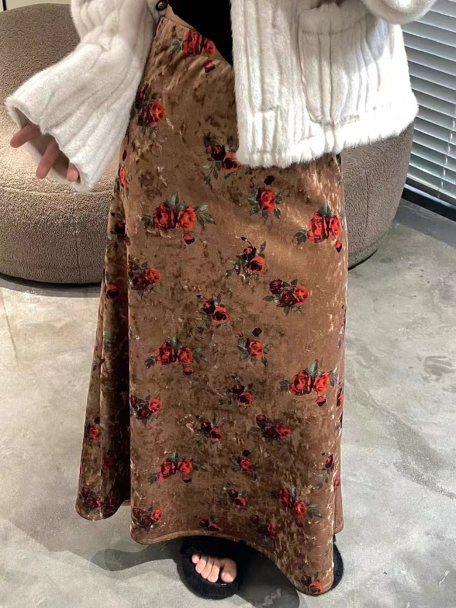 花柄ファッション 大人可愛い薔薇柄ベロアロングスカート