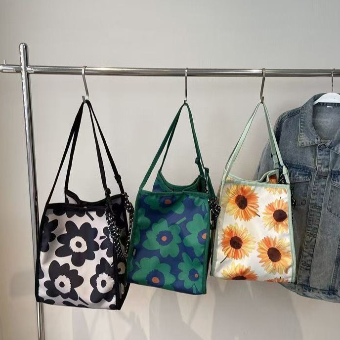 花柄ファッション 大胆な花柄プリントトートバッグ