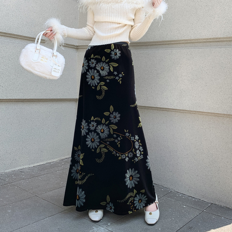 花柄ファッション 大人の落ち着きを演出する花柄ロングスカート