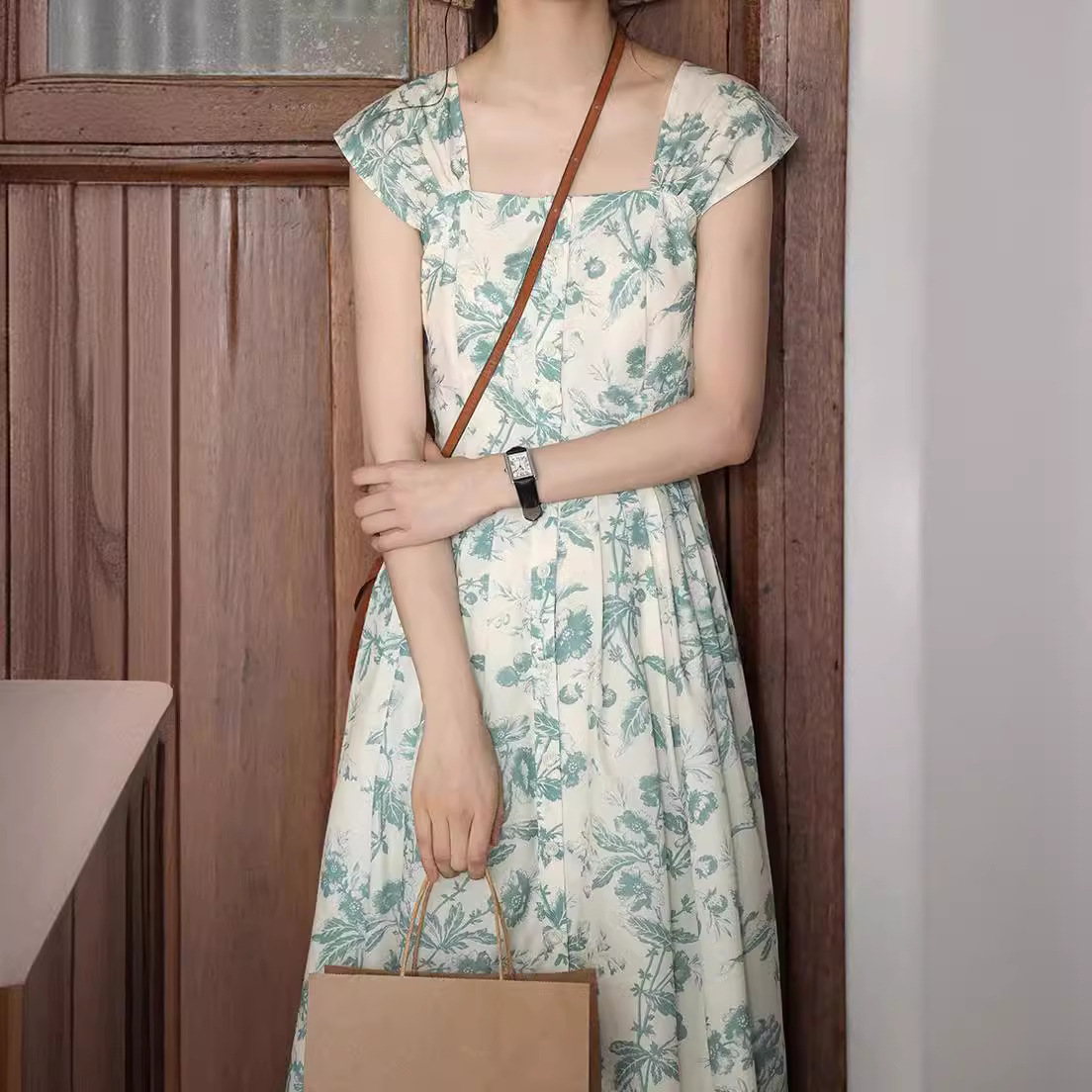 花柄ファッション 爽やか花柄 ミディ丈ワンピース