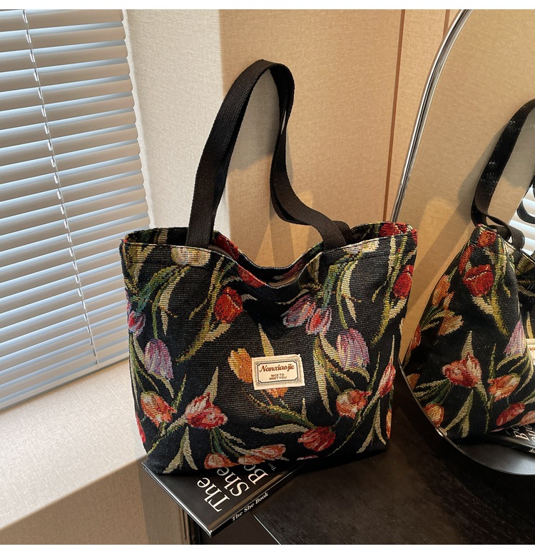 花柄ファッション 華やかな刺繍花柄トートバッグ