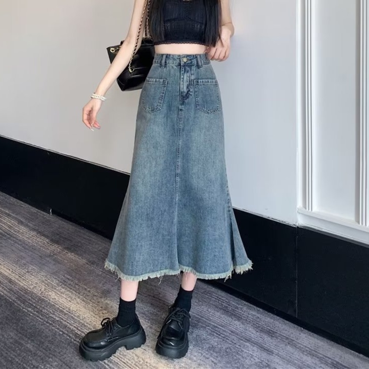 デニムファッション 裾ほつれ加工マキシ丈デニムスカート