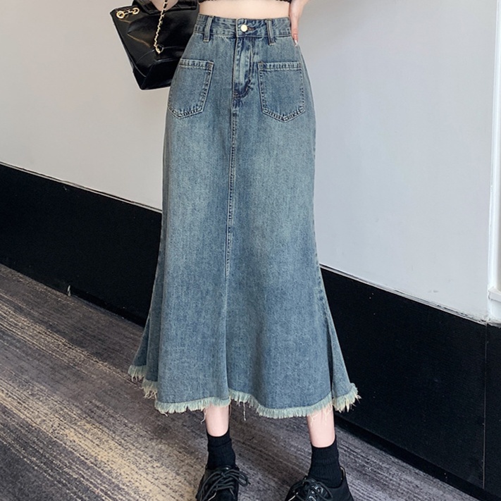 デニムファッション 裾ほつれ加工マキシ丈デニムスカート