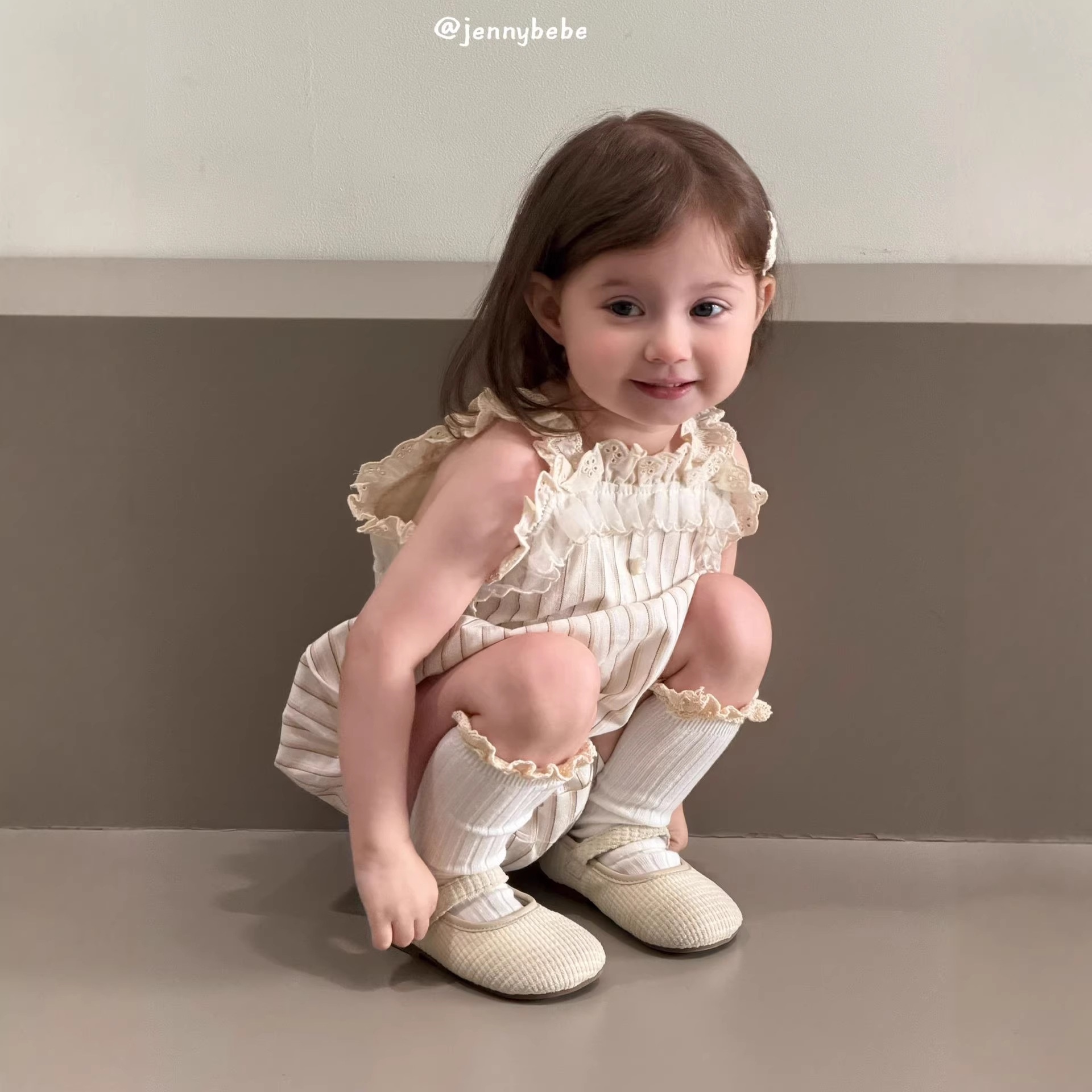 メイン画像:1枚目:ベビードレス プリーツフリル袖なしベビーロンパース