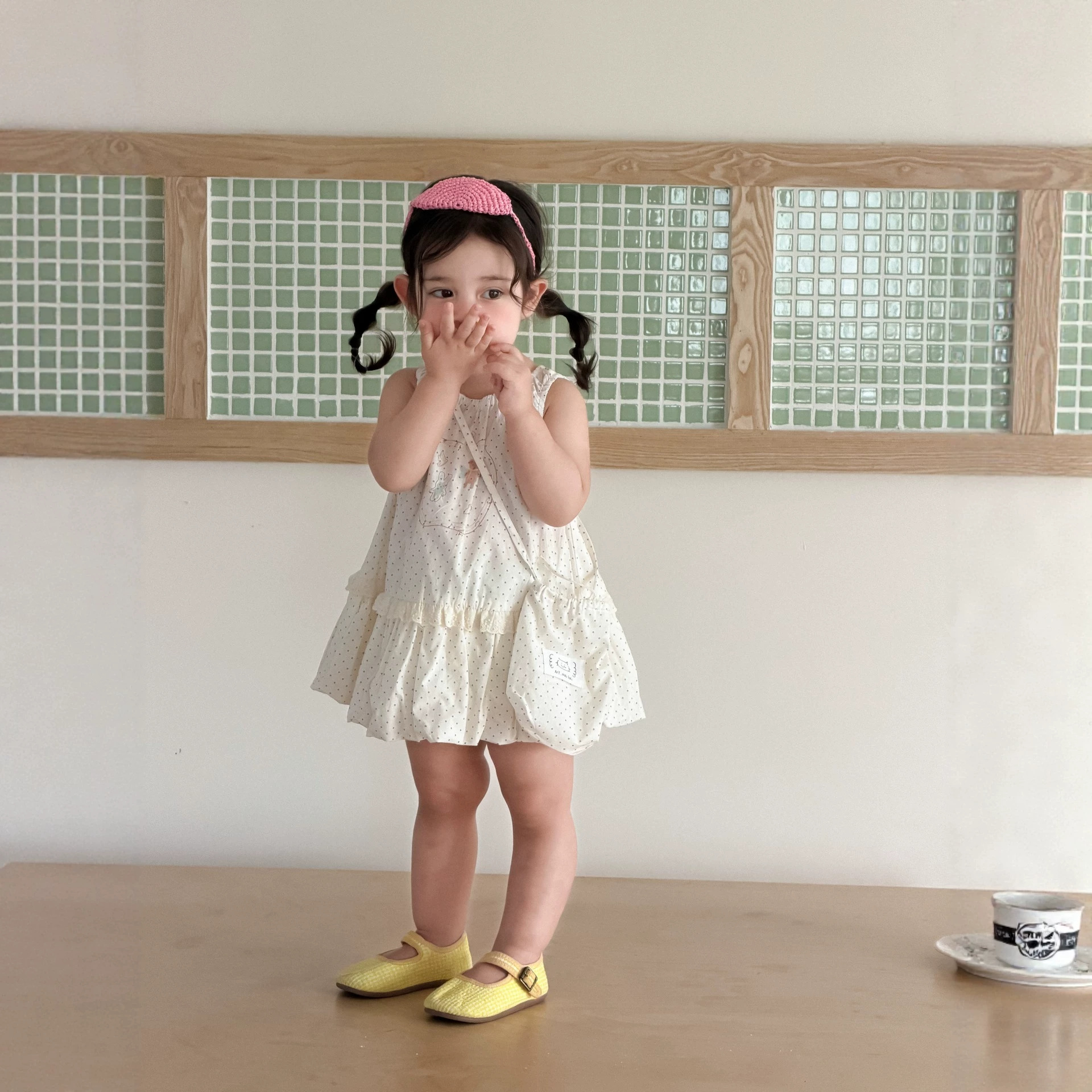 メイン画像:2枚目:小花柄フリル袖なしベビードレス