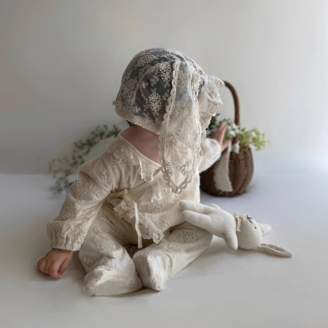 メイン画像:1枚目:ベビードレス フリル付き総レース刺繍ベビーセレモニードレスとボンネット