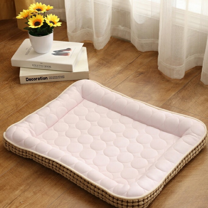 ふわふわで心地よい肌触り 丸洗いできる涼感ペットマット