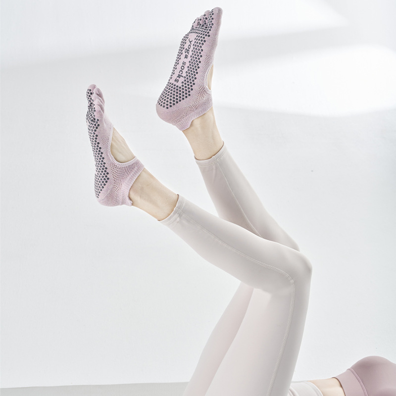 ピラティスウェア 通気性抜群滑り止め付きメッシュヨガソックス
