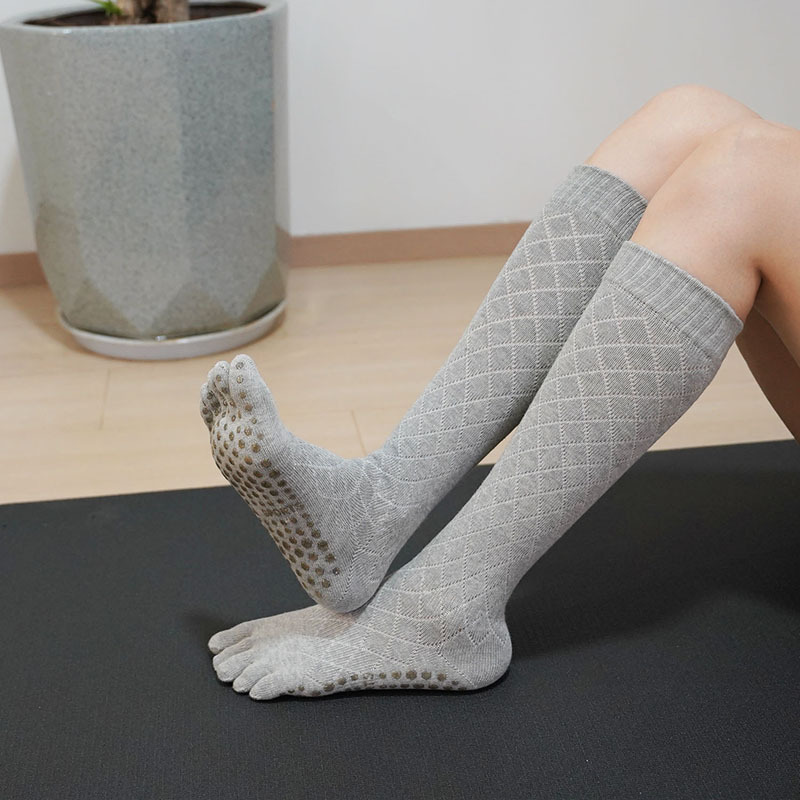 ピラティスウェア 五本指滑り止め付きロングソックス