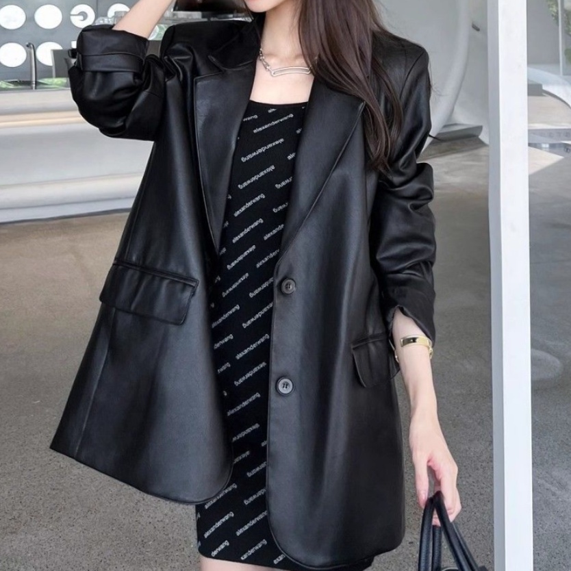 オフィスで輝く！知的な魅力を引き出すレディース レザージャケット 5選