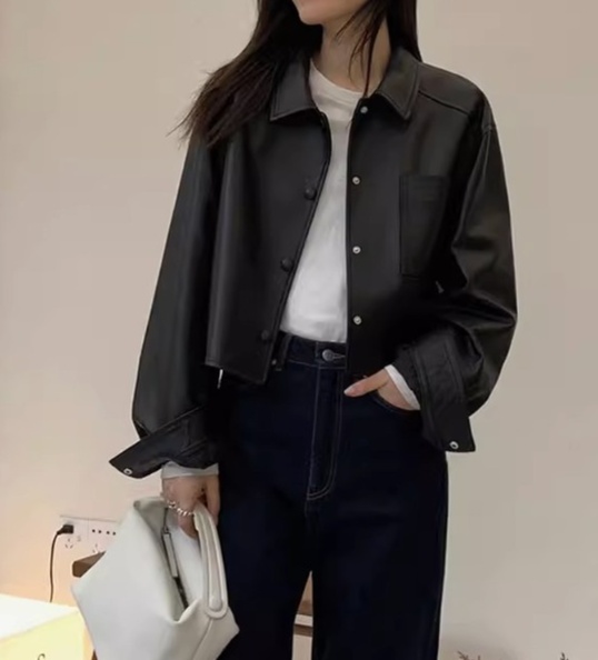 レザーファッション クラシックシルエット ボタン留めレザージャケット
