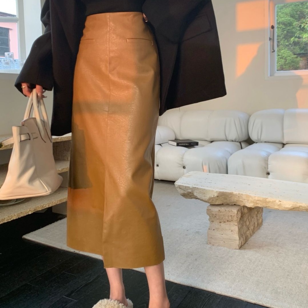 レザーファッション こなれ感ある大人のレザースカート