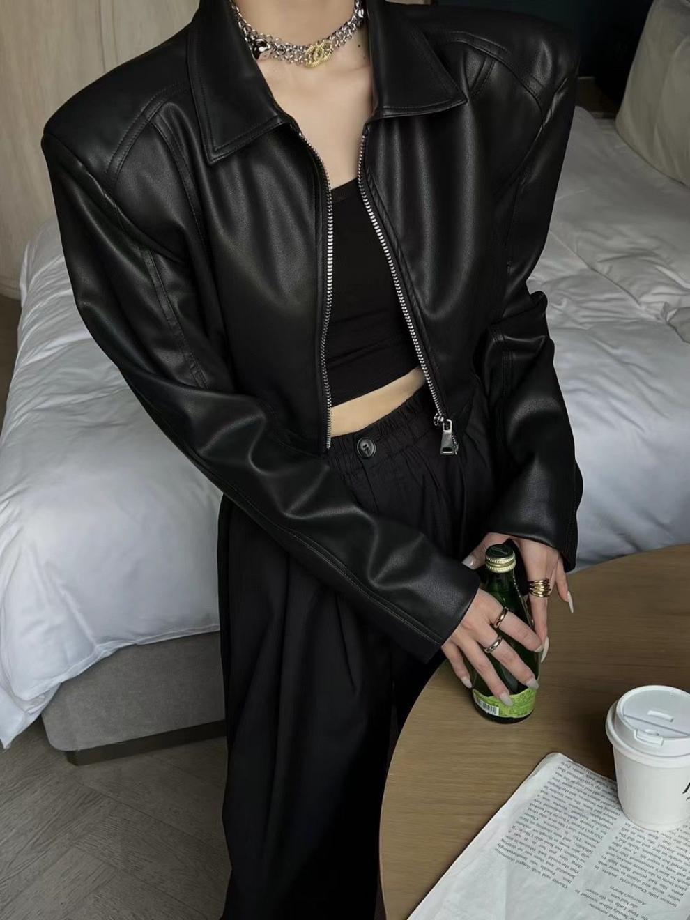 レザーファッション 高級感漂う肩強調ゆったりレザージャケット