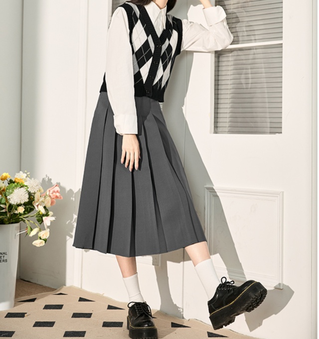 ボックスプリーツスカートでスタイルアップ！大人の上品コーデ術