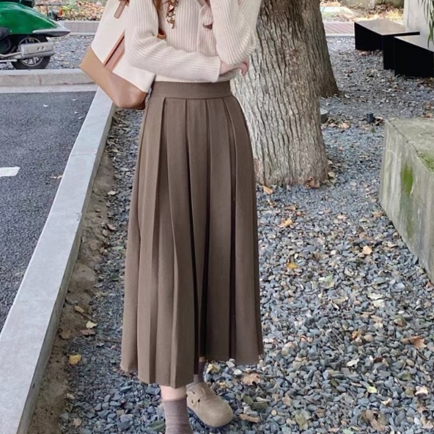 優雅なプリーツロングスカート