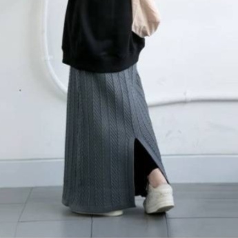 立体編みプリーツロングスカート