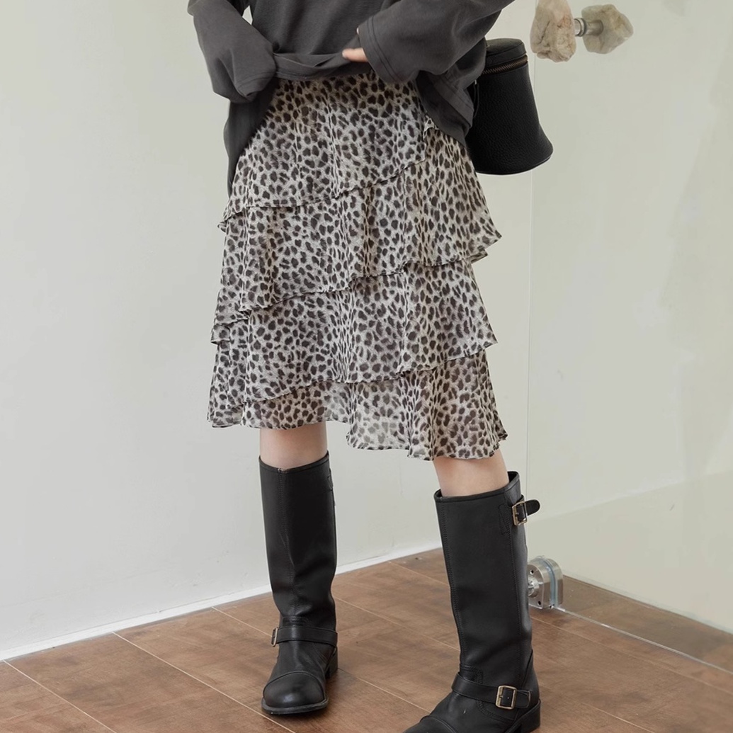 ティアードスカート×ブーツで叶える季節感あふれるおしゃれコーディネート