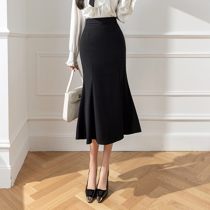 黒ロングスカートの着こなし方｜重見えしない大人のコーディネート術