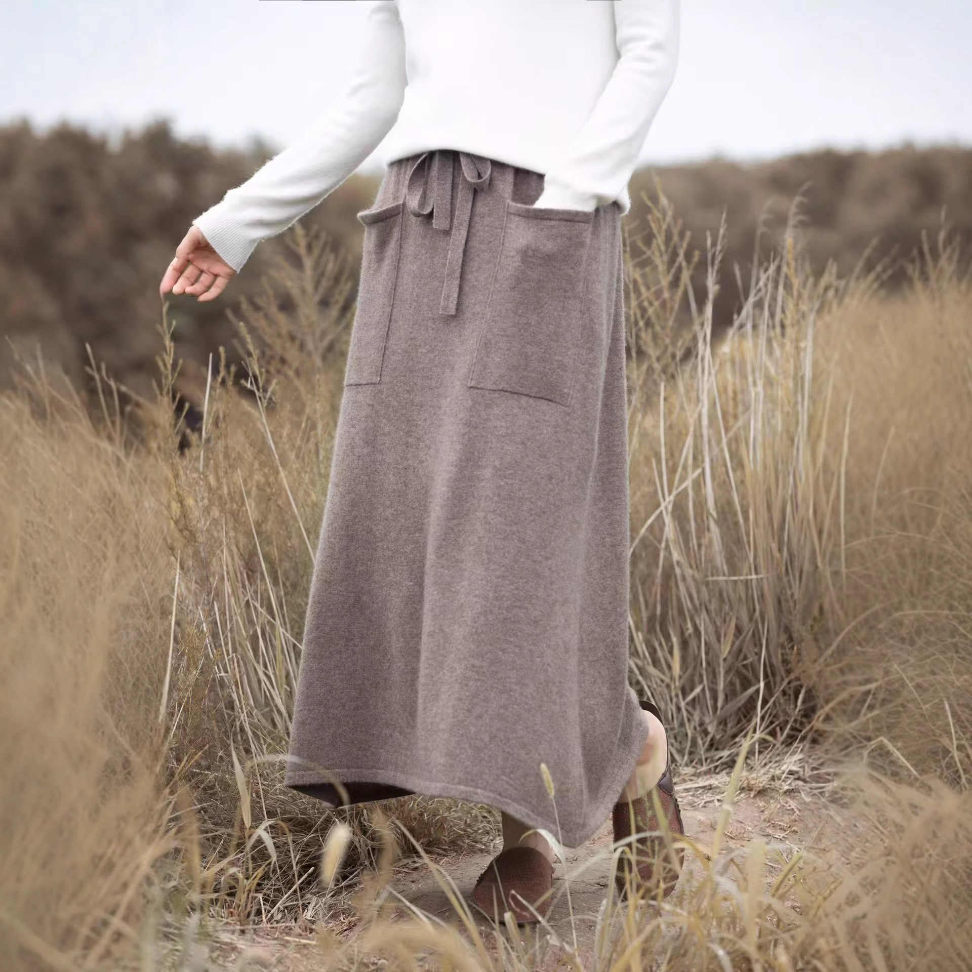 ポケット付きリラックスニットロングスカート