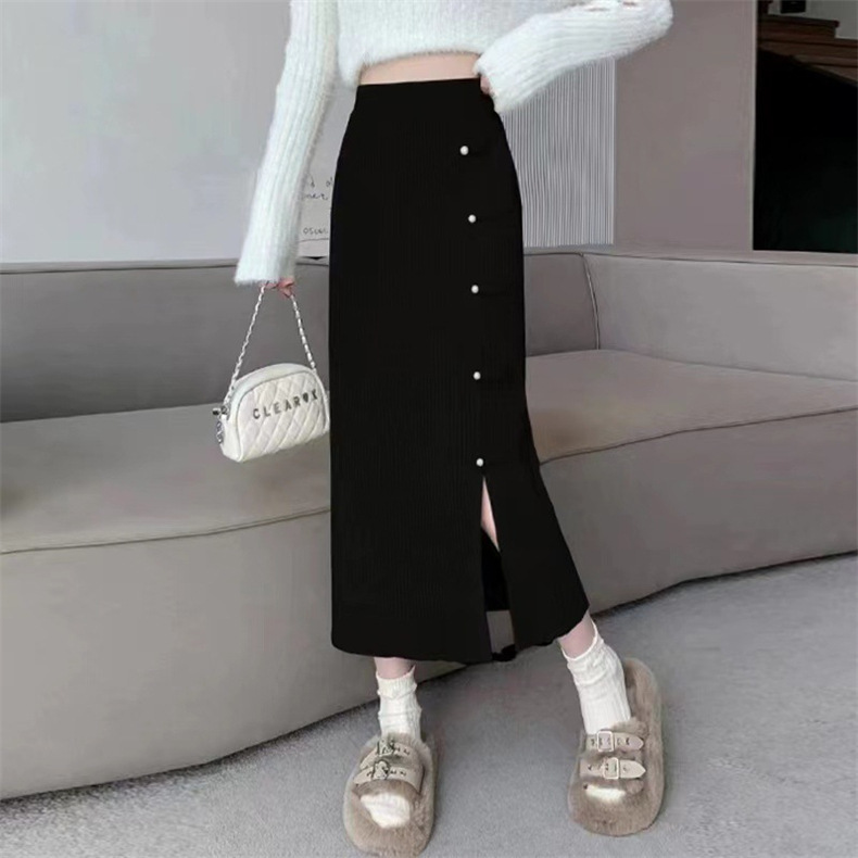 スリット入りボタンデザインリブニットロングスカート