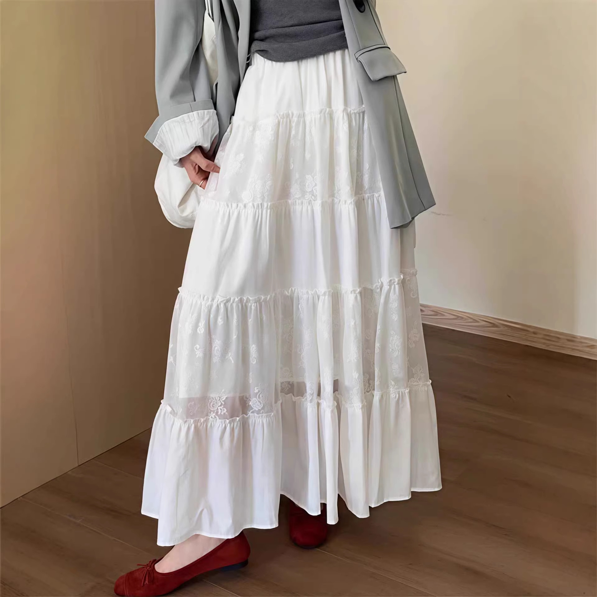 ティアードスカート×アウター7つの組合せ法|あなたの魅力を引き立てる季節別コーデ