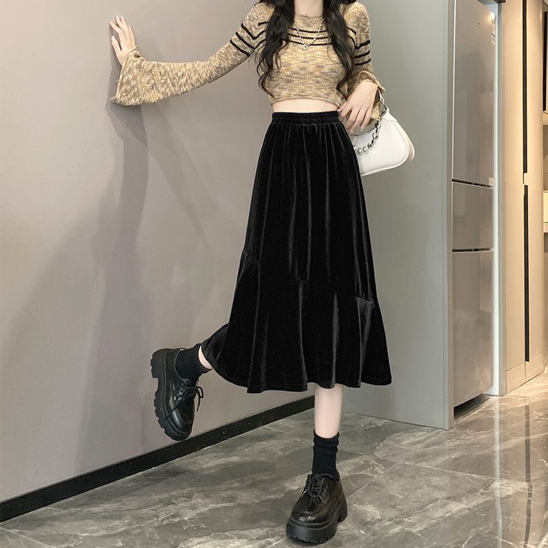 上品ベロア素材のティアードロングスカート