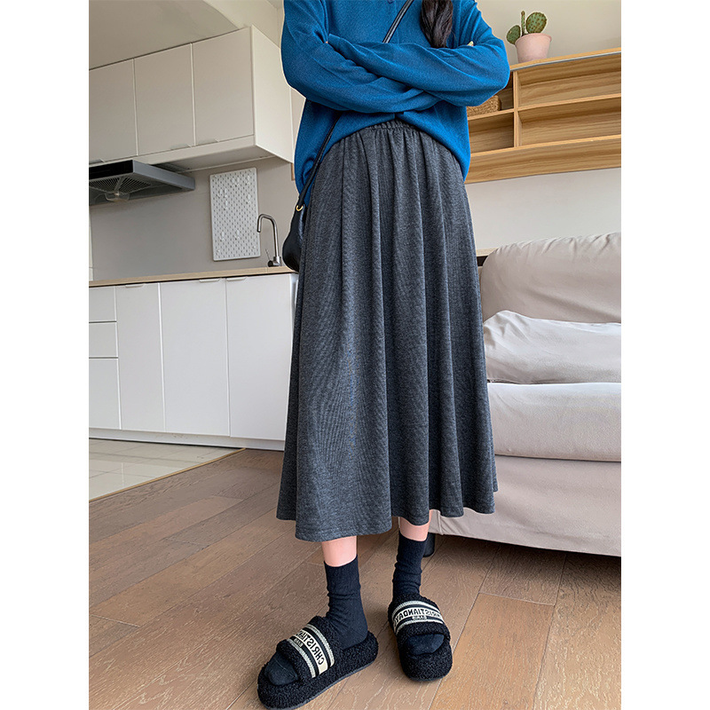 柔らか素材の無地ニットロングスカート
