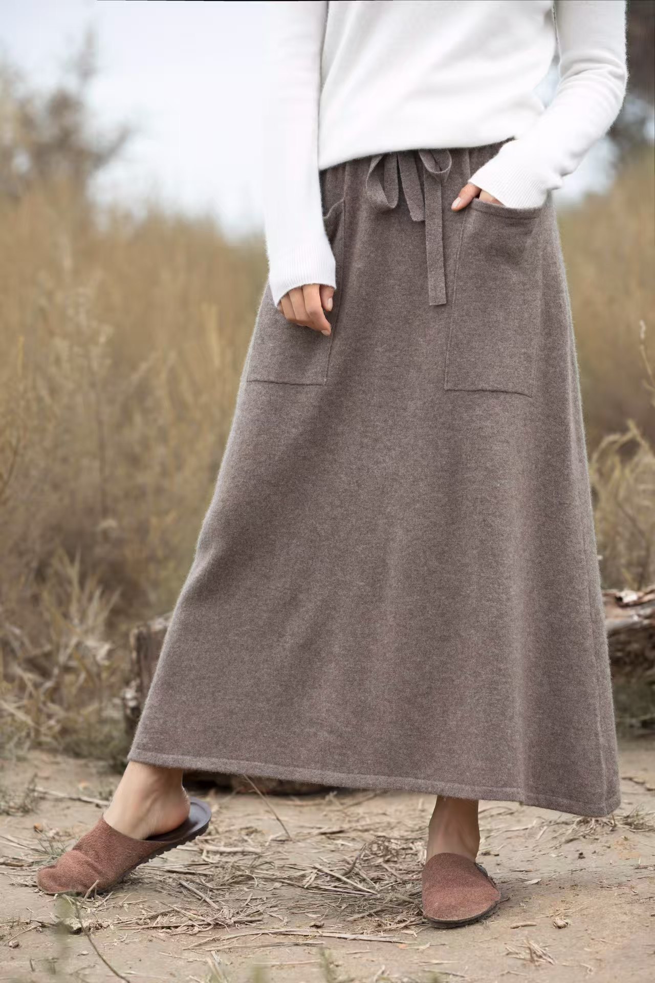 ポケット付きリラックスニットロングスカート