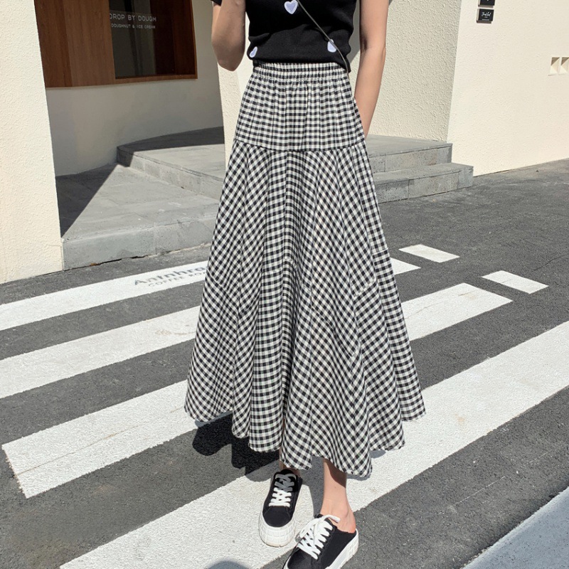 お尻を隠すロングスカートの選び方｜体型カバーできる形とコーデのコツ