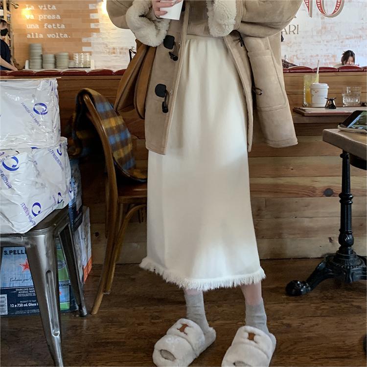 裾フリンジデザインニットロングスカート