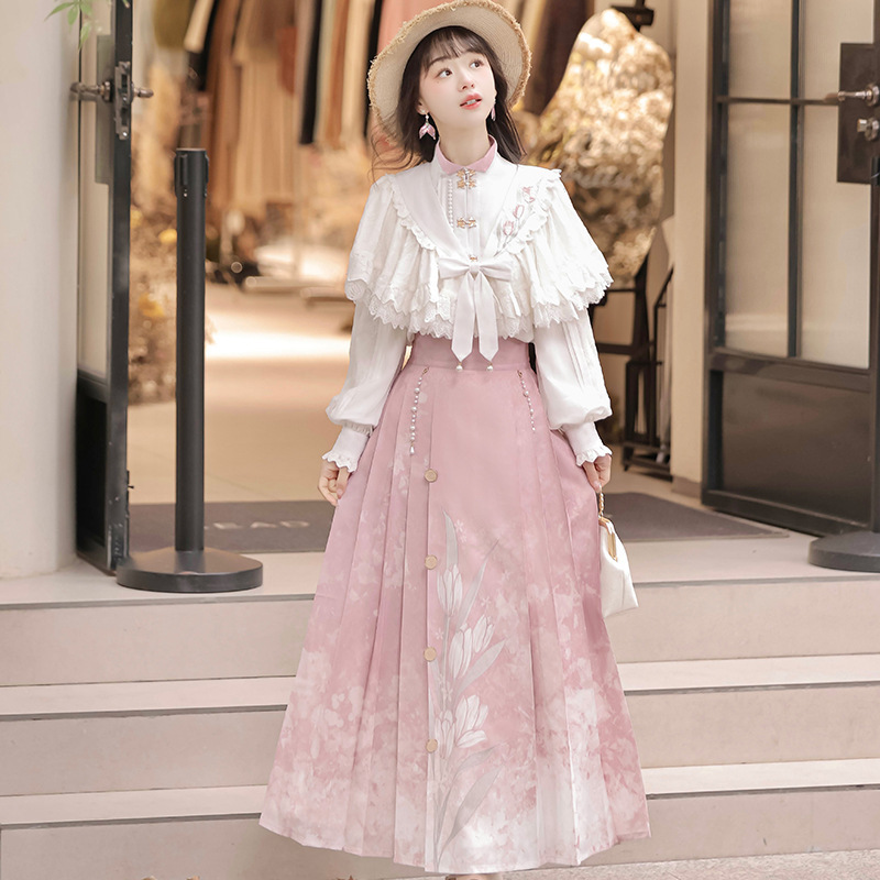 https://hot-spring-img.curema.jp/stage-closet/251d3956-082d-494e-8456-b8dd73050c25.jpg