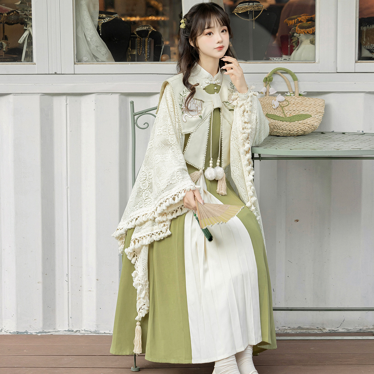 https://hot-spring-img.curema.jp/stage-closet/374d309f-6ee1-4e33-b882-a1fabc77e26c.jpg