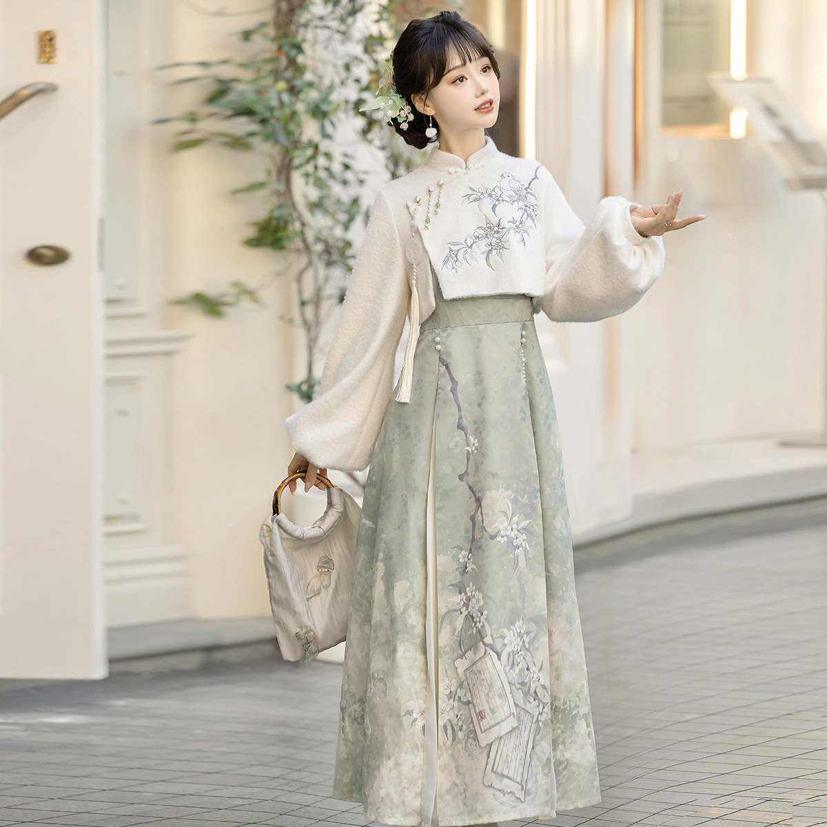 https://hot-spring-img.curema.jp/stage-closet/e5c45a6d-9ee8-4ee1-bc5b-e99eb106500c.jpg